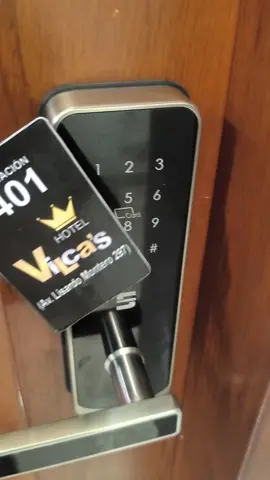 ✨ Escápate con tu persona especial ✨ Vive una noche mágica en Hotel Vilca’s. Habitaciones modernas, jacuzzi, detalles románticos y todo lo que necesitas para desconectarte del mundo y conectarte con tu pareja. 💕 📍 Lizardo Montero 299, San Juan de Miraflores 📞 929178081 ¡Haz tu reserva y vive la experiencia! #EscapadaRomántica #HotelVilcas #MomentosInolvidables #ParejasFelices #JacuzziTime #vilcas 