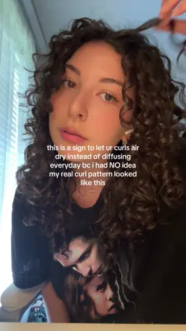 and all this time i thought it would look bad air dried.. #fyp #fypシ #relateable #hair #hairstyle #curls #curlyhair #curlyhairroutine #diffuser #curlscheck 