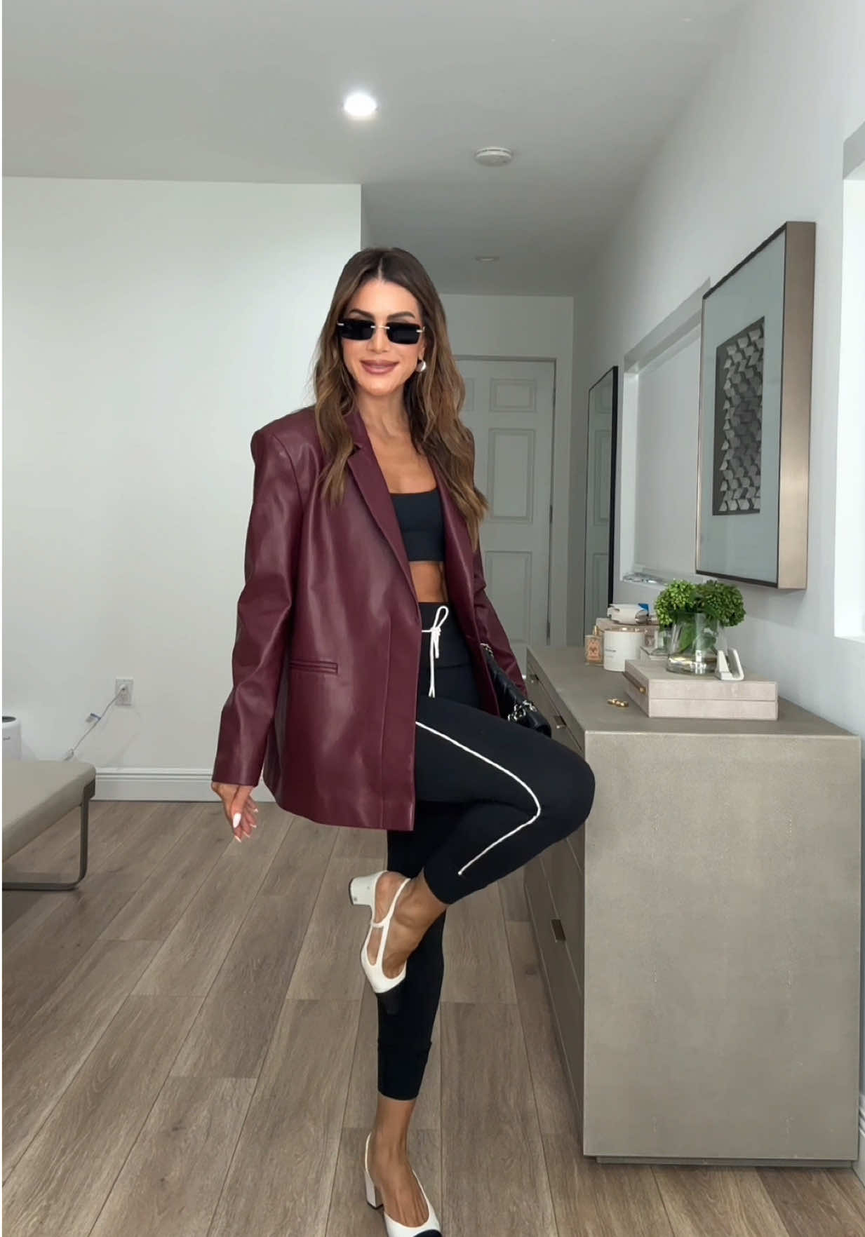 From fitness to fashion w/ @Vuori Clothing  🖤🖤🖤 #vuoripartner 