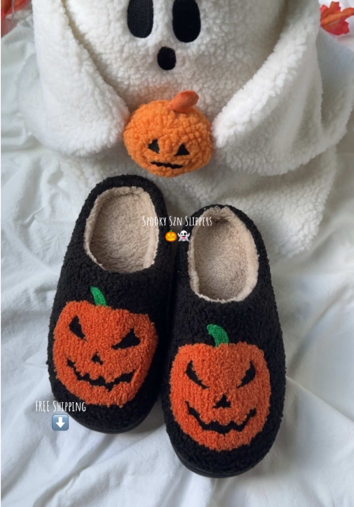 Halloween House Slippers 🎃🍁 #halloween #slippers #pumpkins #halloweenslippers #houseshoes #spookyyearround #spookyszn #giftguide #shopfinds 