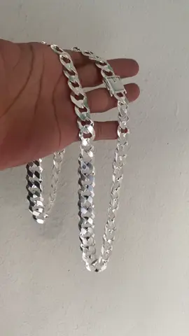 A PURA! 🤩 Corrente Escamada 17 mm 80 cm com atacador caixão disponível 💎 Qualidade✅ Garantia eterna✅ Envio para todo Brasil✅ #ᴘʀᴀᴛᴀs #pratamasculina #correntedeprata #prata925 #pratapura 