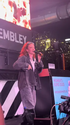 @Jess Glynne coming to sing at half time was not on the cards (I guess nothing really does beat a jet 2 holiday) #jet2holidays #holdmyhand #jessglynne #womenseuros #boxpark