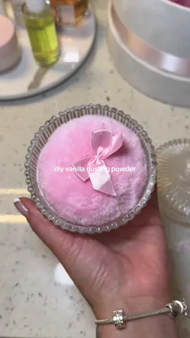 diy vanilla dusting powder 🍨🧁🎀 #dustingpowder #selfcaretiktok #DIY #creatorsearchinsights #LifeHack 