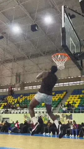 Let’s Fly🛫🫡 #Dunk #Basketball #KigaliStreetball #GametimeVisuals #Hoops #Streetball #DunkHighlight #FYP #SportsEdit #rwandatiktok🇷🇼 #kigali #basketballtiktok #basketballedits #dunkcontest #foryou #pourtoi #trending 