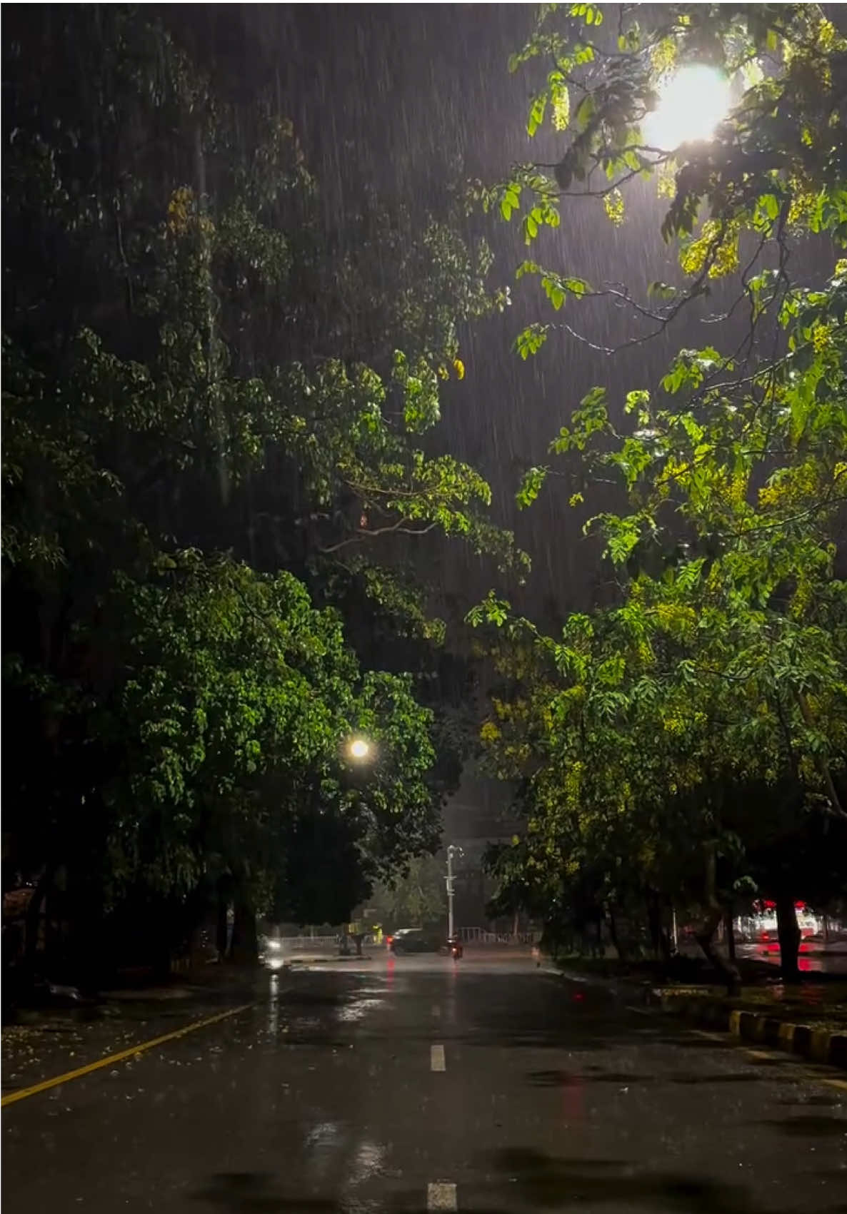 Tonight’s mood ⛈️♥️ #islamabadinsider #islamabad #pakistan #viral #trendingreels #viralvideos #explore #mountains #barish #capital