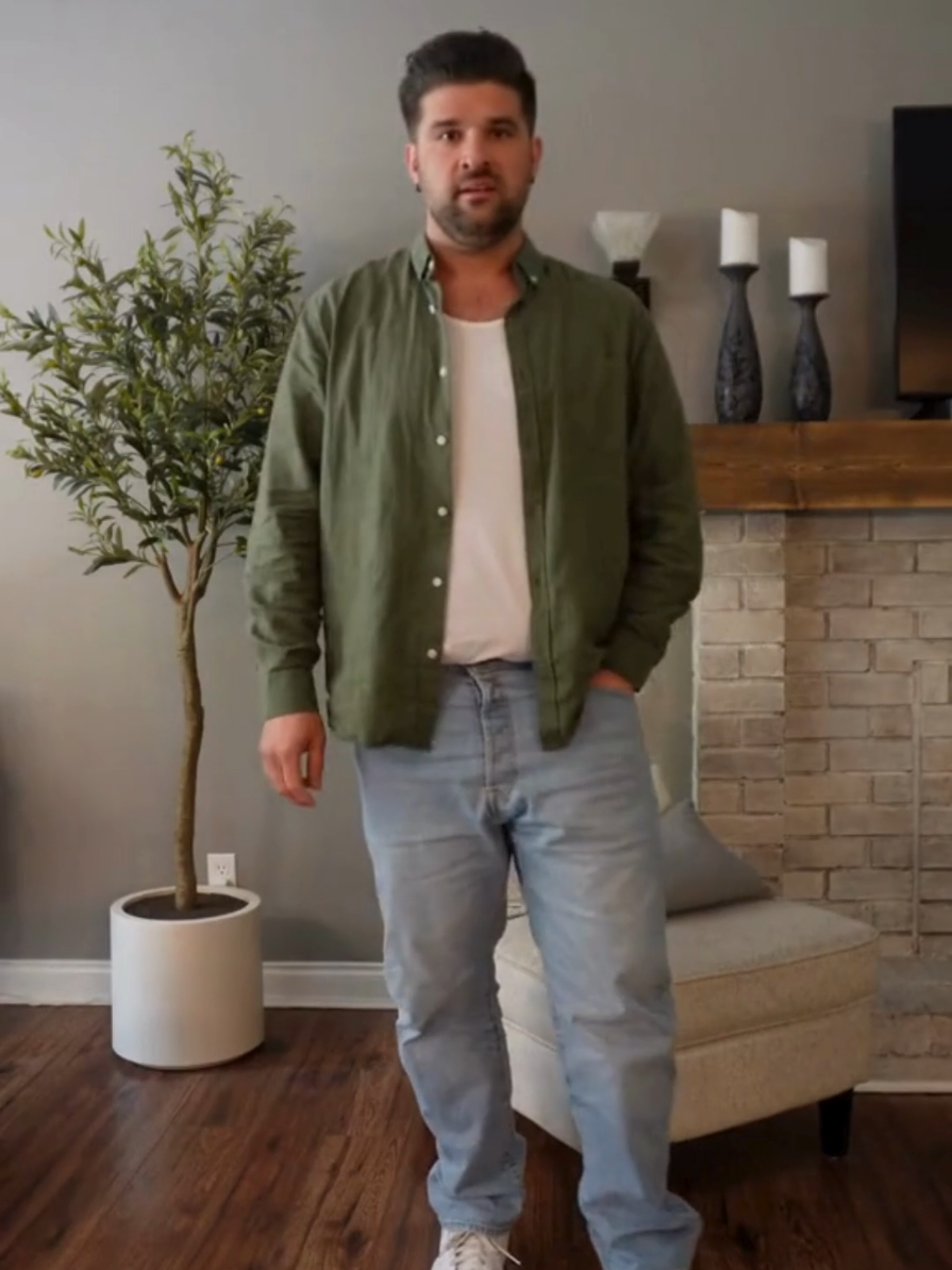 Soy ingeniero de sistemas, tengo 40 años y vivo con Rocky, mi Golden Retriever, que siempre me espera con una sonrisa. Estoy buscando algo simple pero real: una amistad sincera, sin máscaras, sin prisas