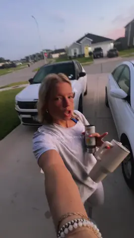 UPPER BODY WORKOUT 🎧✨💪🏽 strength always with core & light cardio !!!!    @Oner Active @SKIMS @HokaOfficial @CelsiusOfficial  #upperbodyworkout #Fitness #celsiuslivefit #celsiusambassador #goals 