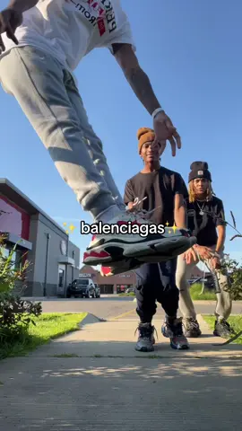 @riipfame @riipjake 🧘#balenciaga #balenciagarunners #balenciagatracks #balenciagatriples 