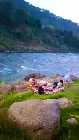 مونګه ده اغه غرونه سر ته خیژو😉