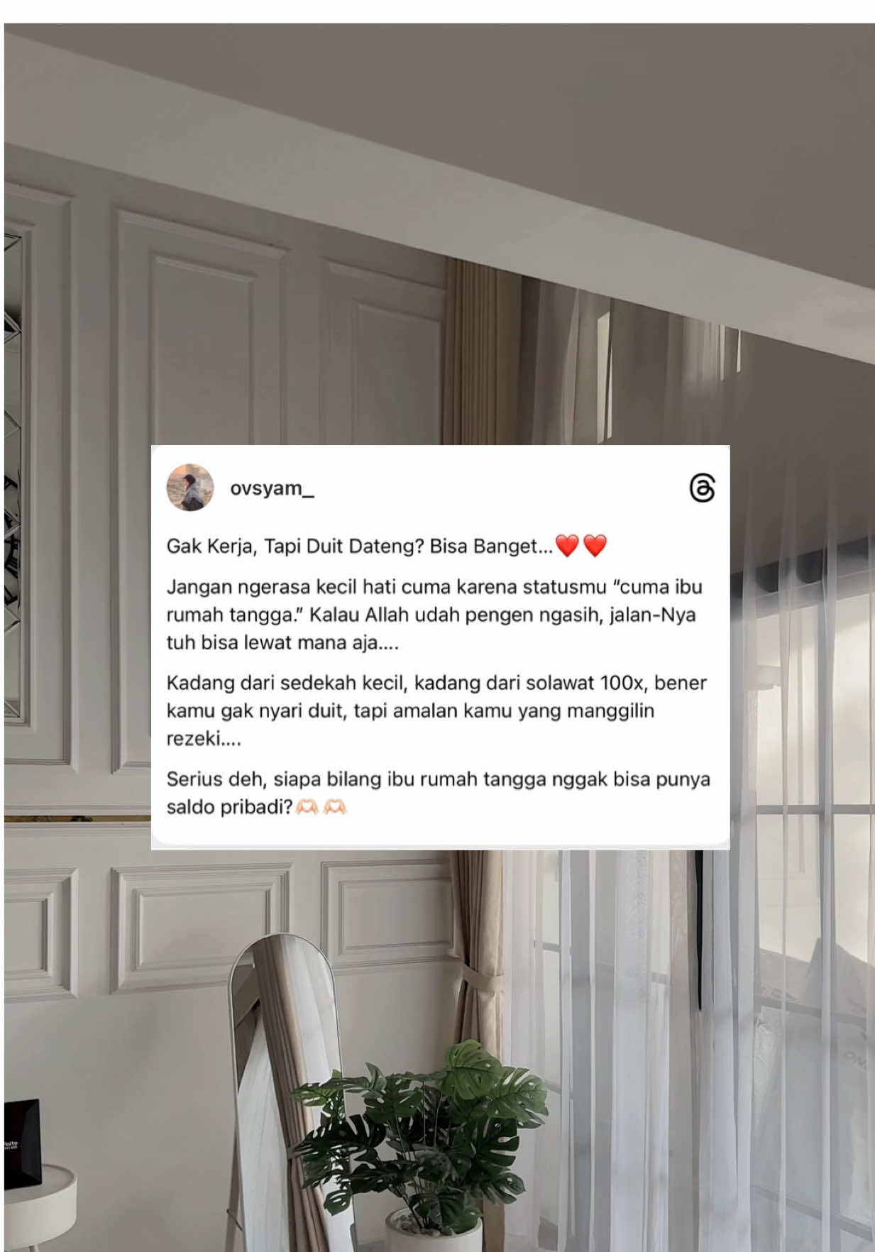 Gak Kerja, Tapi Duit Dateng? Bisa Banget…❤️❤️ Jangan ngerasa kecil hati cuma karena statusmu “cuma ibu rumah tangga.” Kalau Allah udah pengen ngasih, jalan-Nya tuh bisa lewat mana aja…. Kadang dari sedekah kecil, kadang dari solawat 100x, bener kamu gak nyari duit, tapi amalan kamu yang manggilin rezeki…. Serius deh, siapa bilang ibu rumah tangga nggak bisa punya saldo pribadi?🫶🏻🫶🏻