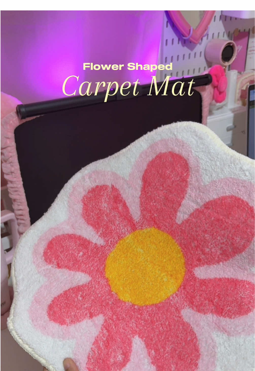 Flower Shaped Carpet Mat 🌸💗 This is floor carpet mat, nonslip and easy to clean. Soft and fluffy material 💗 I gatekeep this in my desk and used whenever I drink coffee 💗 #fyp #nonslipmatforbathroom #floormat #flowercarpet #nonslipmat 