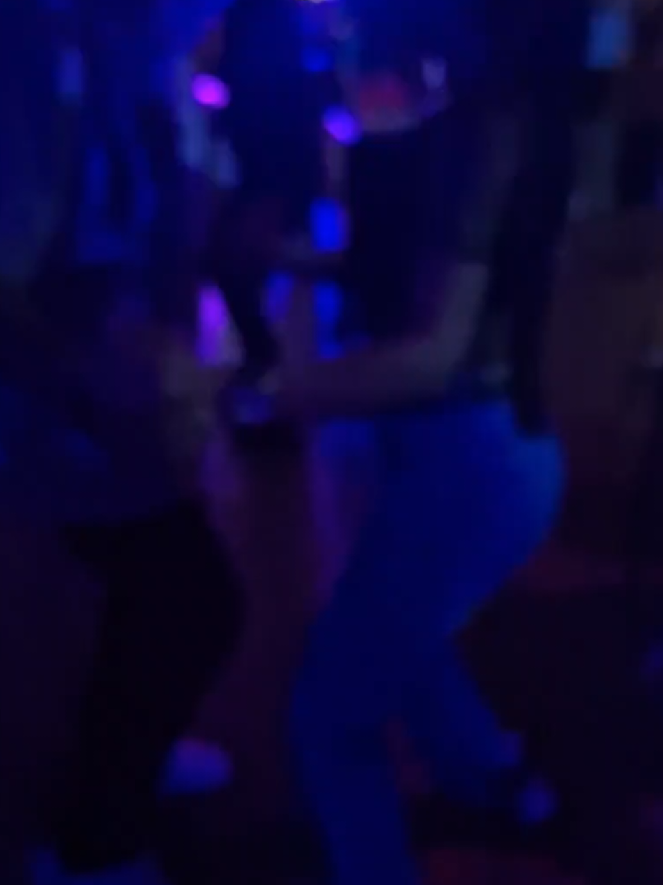 que la bachata nunca falte en las fiestas. 😁 #bachatadance  #bachata  #discoteca  #Amor  #baile  #bailecitos  #paratiiiiiiiiiiiiiiiiiiiiiiiiiiiiiii  #dancer #viraltiktok  #fypp 