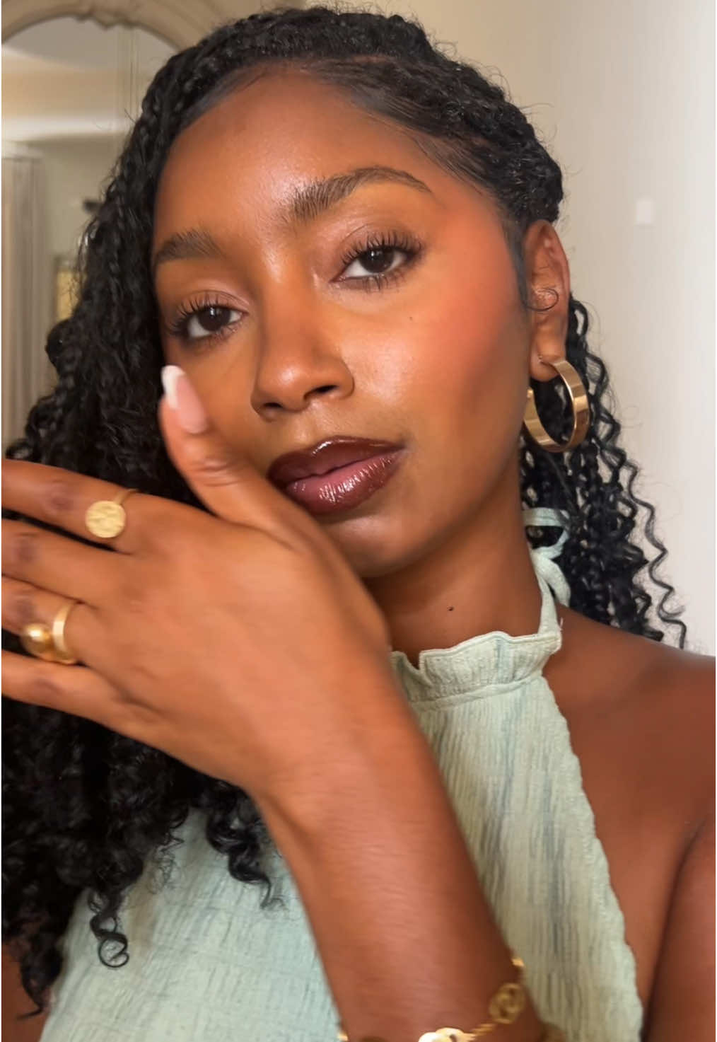 Allowed to switch but both are cute 🤭 Nothing like a fresh face for a day of dilly dallying!  #transitionideas #blackgirlmakeup 