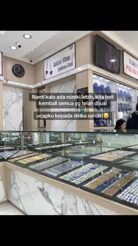 Jual aja dulu nanti kita ganti lagi ucap aku lagi kepepet butuh uang