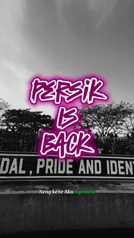 PERSIK KENDAL PULANG KE RUMAHNYA!  Setelah bertahun-tahun jadi cerita di luar lapangan, kini Laskar Bahurekso kembali ke pelukan masyarakat Kendal.  “Kita tidak usah menengok masa lalu, tidak perlu  menyoal siapa dulu yang salah, tapi siapa yang hari ini mau memperbaiki. Mari menatap kedepan !!” Begitu semangat kami di @pemkab_kendal Karena klub ini bukan milik segelintir orang—ini milik rakyat Kendal! Dibantu sinergi berbagai pihak, alhamdulillah @persikkendal_official kini kembali dikelola secara terbuka, profesional, dan penuh semangat lokal. Target ke depan? Bukan cuma menang di lapangan, tapi juga jadi rumah bersama bagi UMKM, bakat muda, dan kebanggaan Kendal Raya.  Ayo dukung! Stadion adalah tempat kita bersatu. Persik bukan hanya klub bola. Persik adalah identitas kita.  #PersikKendal #BennyKarnadi #WabupKendal #LaskarBahurekso