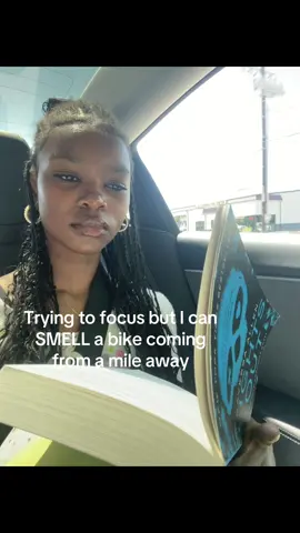 I am literally a detector for bikes don’t play. #bookish #lightsout #BookTok #biketok #motorcycle #bikes #fyp 