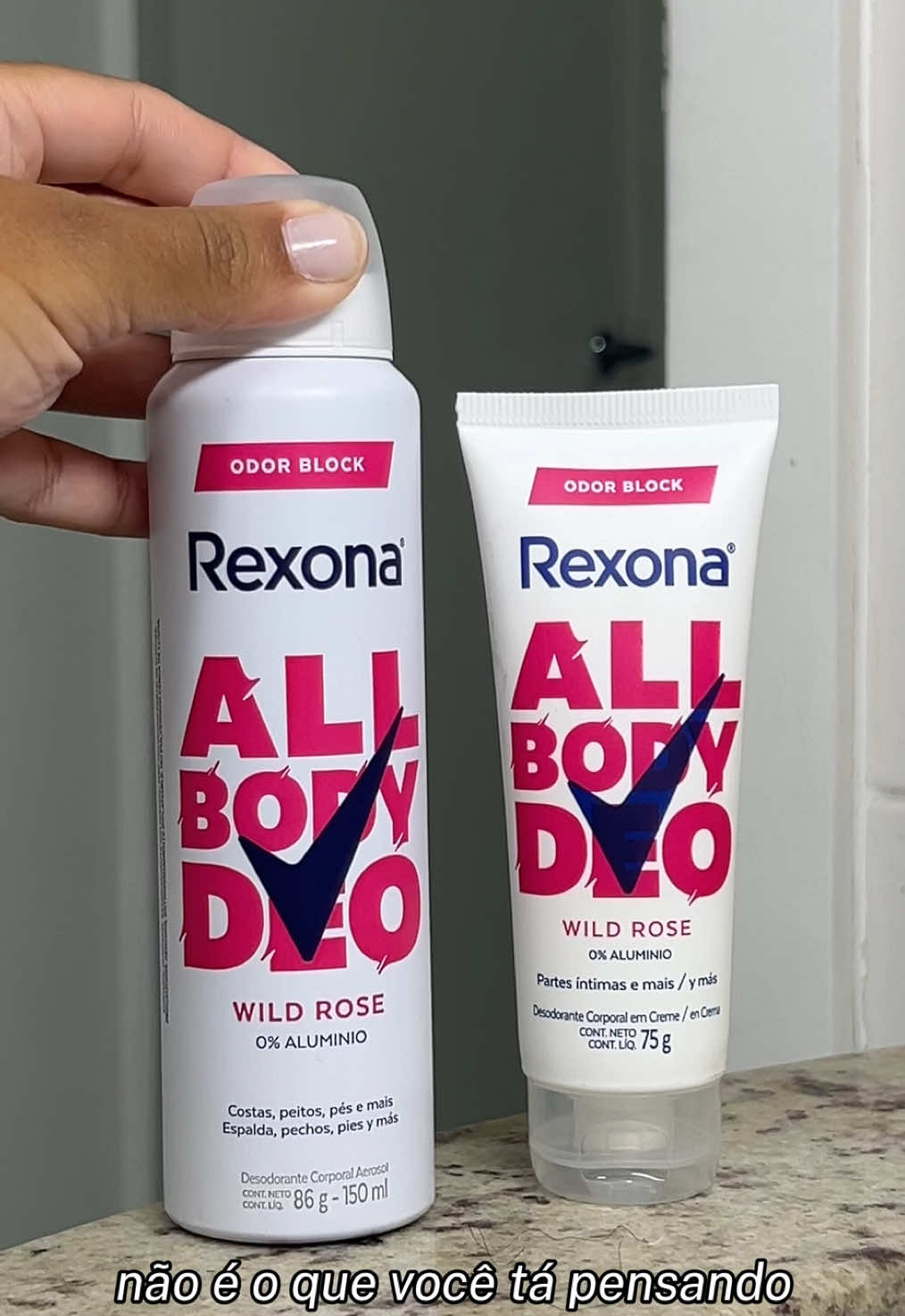 Não é o que você tá pensando… 👀✨ Sim, a @Rexona Brasil lançou um desodorante para o corpo todo (menos para as axilas, viu? 😅) É o Rexona All Body — feito pra aplicar entre os seios, costas, virilhas e até no bumbum (a versão em creme é gineco e dermato testada, tá?!). Ele reduz as bactérias que causam o mau odor e ainda deixa uma fragrância suave que prolonga a sensação de frescor ao longo do dia. Ou seja: meu novo vício real! ☁️ Testei, aprovei e já virou parte da minha rotina. 🧴 Disponível nas versões creme e aerossol 🌸 Versão feminina: creme para áreas íntimas 👕 Nada de aplicar como body splash, hein? *PU BL1* #rexonaallbody #naoeoquevoceestapensando #review #lançamento #viral #achadinho 