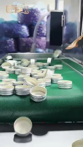 The fully automatic high-speed aluminum cap production machine is in operation, with a daily output of one million bottle caps. Please contact me if you need it#50mlLiquorTaster #TequilaGlassBottle #BourbonGlass #5LWineDispenser #RumDecanter c