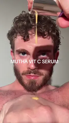 @MUTHA Skincare was nice enough to send me their No 1 Vit C Serum, here’s why the formula is special:  -oil soluble Vit C: THD is less sensitizing and penetrates deeper through the skins oily exterior -deeper penetration means more collagen stimulation, versus water soluble Ascorbic acid which works better on surface pigmentation  -hydrating and soothing base of aloe, plus naicinamide to further promote bright calm skin #vitamincserum #thd #ascorbicacid #brighteningskincare #antiagingskincare 