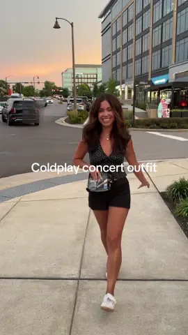 off to see Coldplay with my HUSBAND✨🫶🏼#coldplay #outfit #husbandwife #marriage #marriedlife 