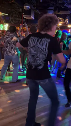 Had some fun out at daltons with my boy Logan @Boi #fyp #trending #dancer #texas #linedance #daltons #johnnybdaltons #low #footwork @chasemoosky 