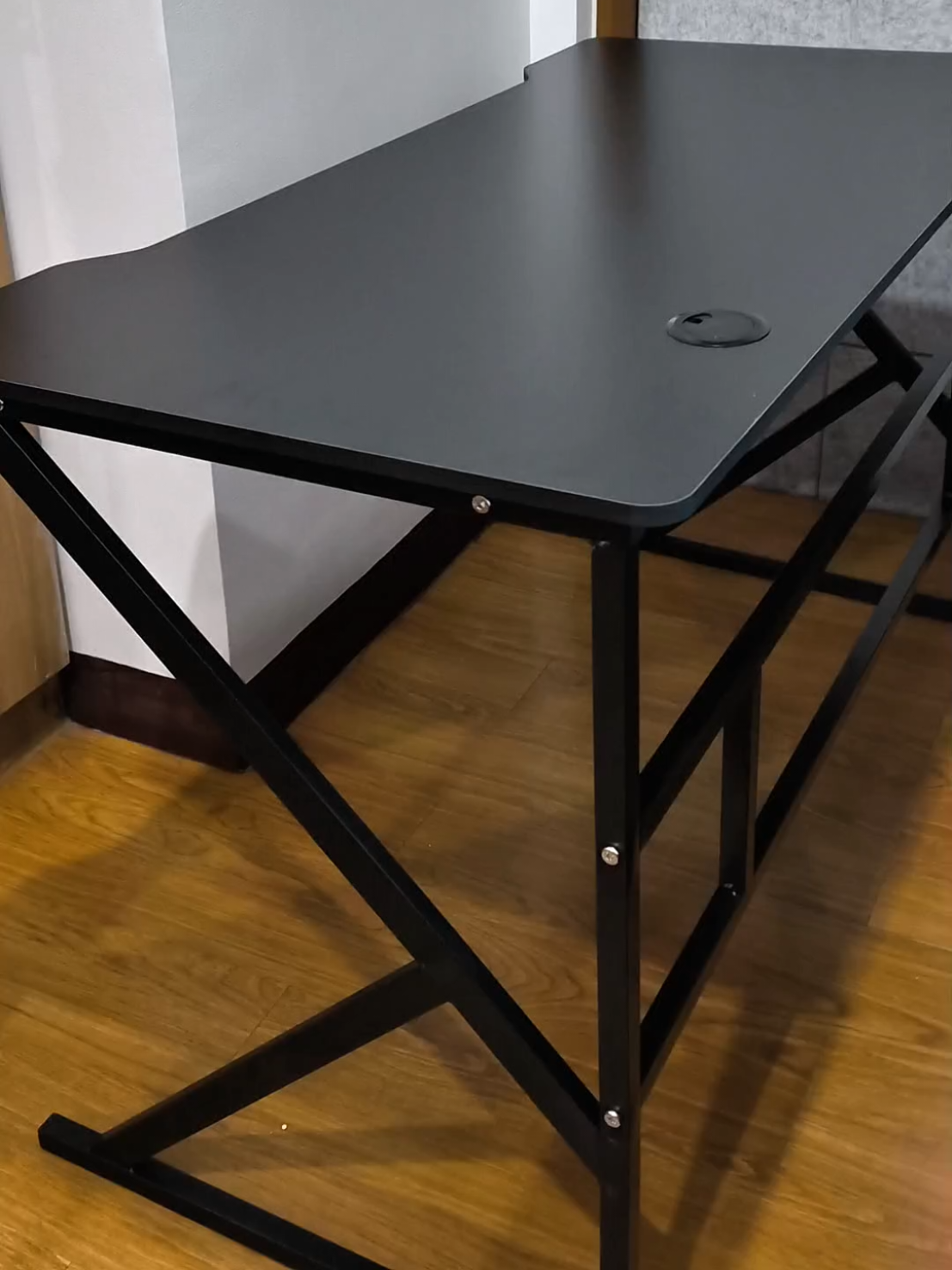 Gusto mo ng maangas na table? tapos gusto mo din mura ? ito try mo pre, ang ganda. #gamingdesk #homeoffice #GamingSetup #desksetup #gaming 