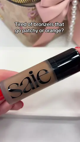 Dew Bronze makes it so easy to swipe, blend, and glow in seconds. Soft-focus finish, no mess, no fuss.@Saie  #SaieBeauty #BronzerTip #QuickMakeup #EffortlessGlow #GlowySkin #SoftFocusFinish #CleanMakeup #LiquidBronzer #EverydayBeauty