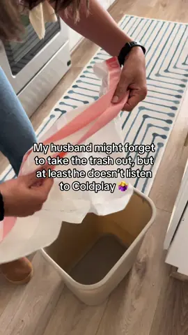 IYKYK #coldplay #coldplayconcert #kisscam #coldplayhumor #marriedlife #awinisawin #marriagehumor 