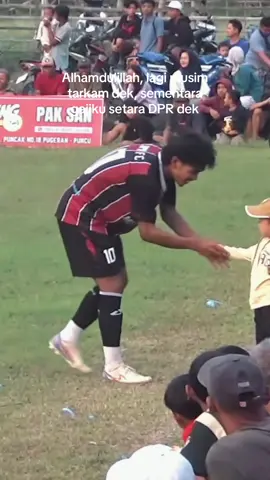 sementara 🤣#tarkam #zcxyba #mullethaircut #futsalskill #jatim #foryou #futboltiktok #rajatarkam 