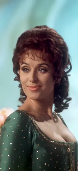 Giáo sư Ingeborg Hallstein biến tấu “Una voce poco fa” bằng các cadenza độc đáo khác nhau và kết bài với highF có thể nói là đẹp nhất từ trước đến nay Seri reup clip cũ #opera #classicalmusic #highnote #coloratura #viral #xuhuong #trend #singer #vocal #singing #highlight #showcase #vocals #vietnam #classical #aria #diva #oldschool #german #germany🇩🇪 #penthouse #korea #movie 