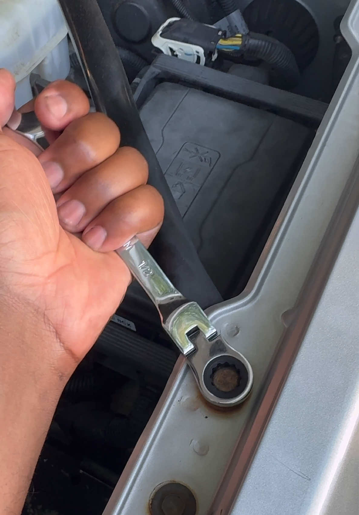 This 20-piece ratcheting wrench set is giving the big brands a run for their money. 72-tooth flex heads, chrome vanadium steel, SAE + metric, and a roll-up case. Built solid. Works fast.  #tooltok #mechanictools #wrenchset #garvee #ratchetingwrench