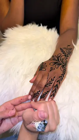 Simple Black Henna Tutorial💫 Ig falastina.rs #hennaartist #hennadesign #hennatiktok #hennamtl #montrealhenna 