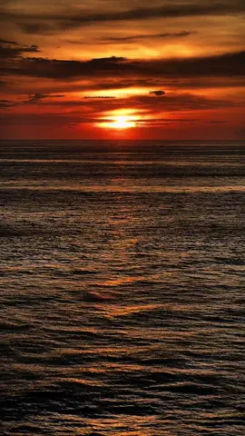 Chúc em rơi nước mắt, vì hạnh phúc bên người mà em yêu.!  #sea #sunset #fyp #foryou #xuhuongtiktok #fypシ゚ 