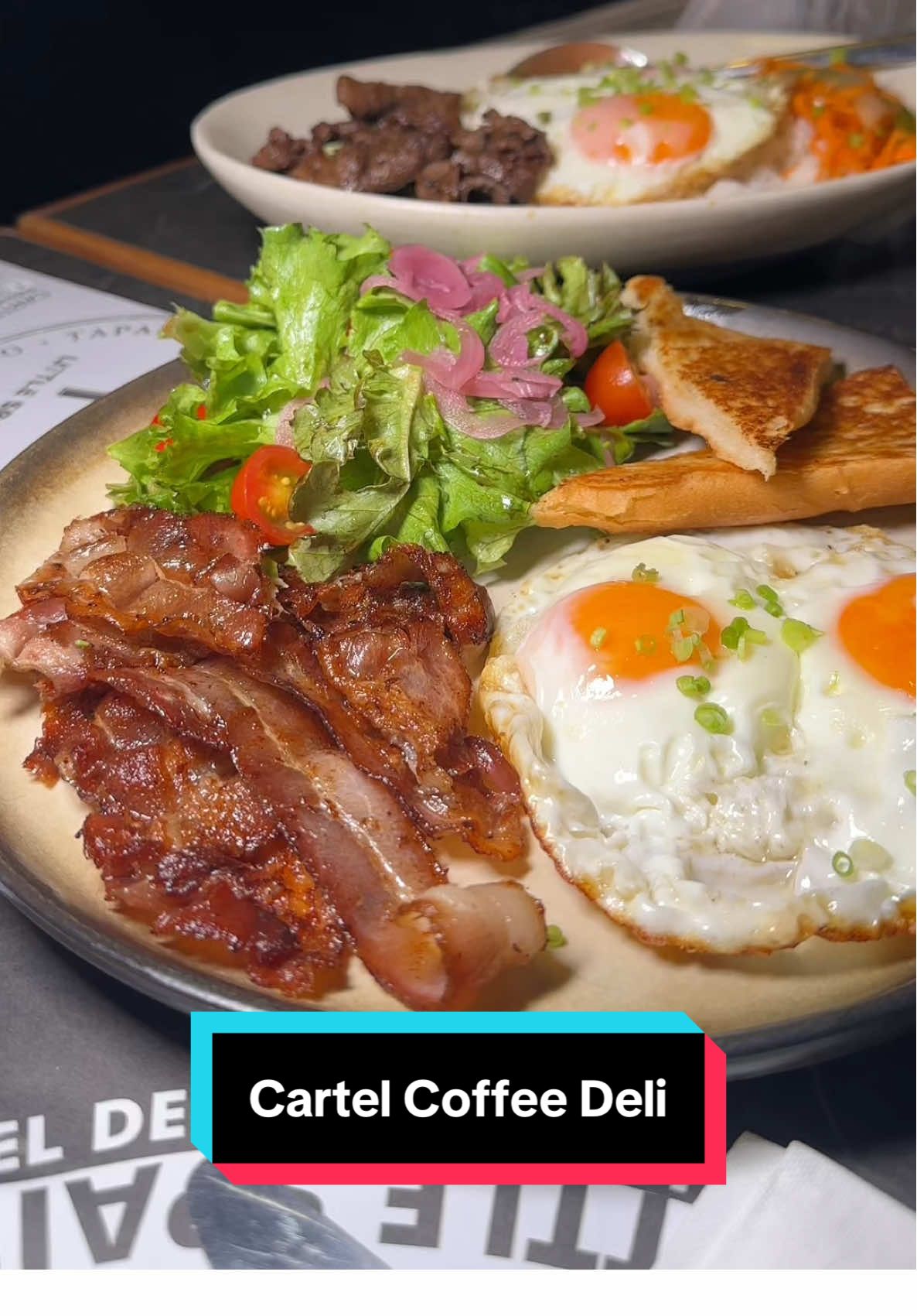 Brunch in Salcedo, Makati can’t get any better than this! I mean just look at those bacon and eggs 🤩 Cartel Coffee Deli is the spot for classic brunch favorites 