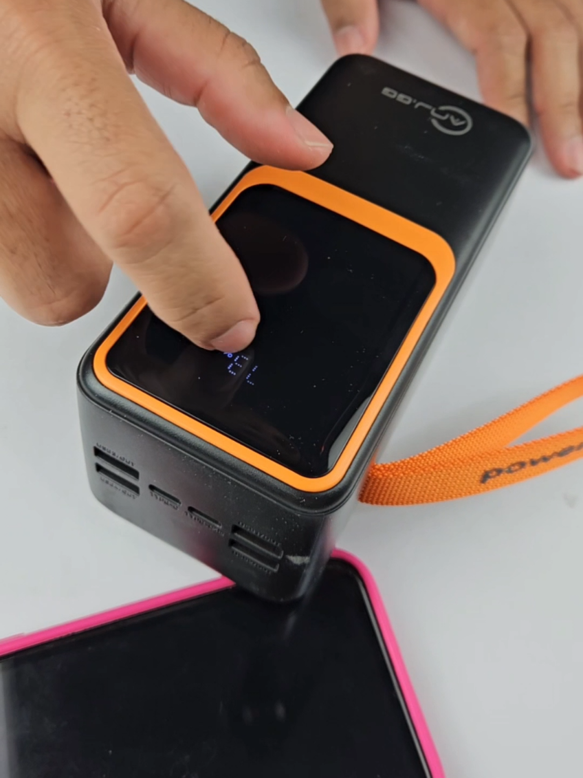 ⚡️Unboxing Power Bank 50000mAh ANJGG com 6 portas + cabos integrados | Super Potente!⚡️ 🔋 Chegou o monstro da bateria! Fizemos o unboxing do power bank ANJGG de 50000mAh, que vem com 4 portas USB-A, 2 portas USB-C, 1 cabo Lightning e 1 cabo USB-C integrado!  É potência e praticidade pra quem precisa de carga o tempo todo! 📱 Ideal pra quem vive na correria e não pode ficar sem bateria. 💬 Já conhecia essa marca? Curtiu esse modelo? Comenta aqui! #unboxing #powerbank #anjgg #tecnologia #gadgets #review #usbC #carregadorportatil #bateriavirtual #techbrasil 