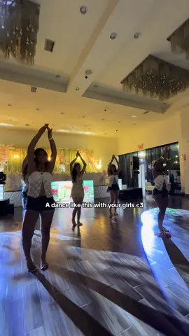 Salsa w your girls 🌸🩰🫶🏻#salsa #badbunny #baileinolvidable #bailesorpresa #quinceañera 