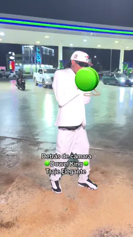 Detrás de cámara Traje Elegante Dowel King 🪀 