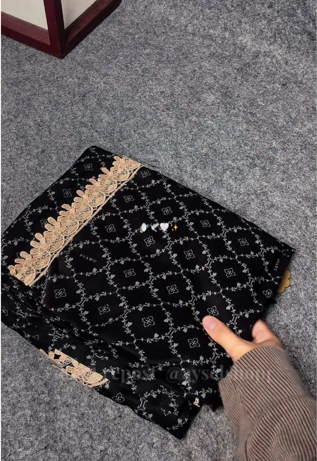 Mukena murah tapi mewah .bahan adem dan jatuh😍 #mukena #mukenapremium #mukenacantik #mukenatravel #mukenamewah #mukenaadem #mukenamewahmurah #racuntiktok #fypgakni  #creatorsearchinsights 