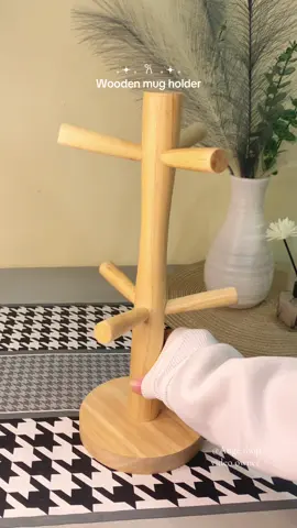 Makapal at matibay hindi kagaya sa ibang manipis at mabilis masira.  Very aesthetic and affordable!! #woodenmugholder #cupholder #coffeemug #organizerrack #homekitchen #aesthetic #fyp 