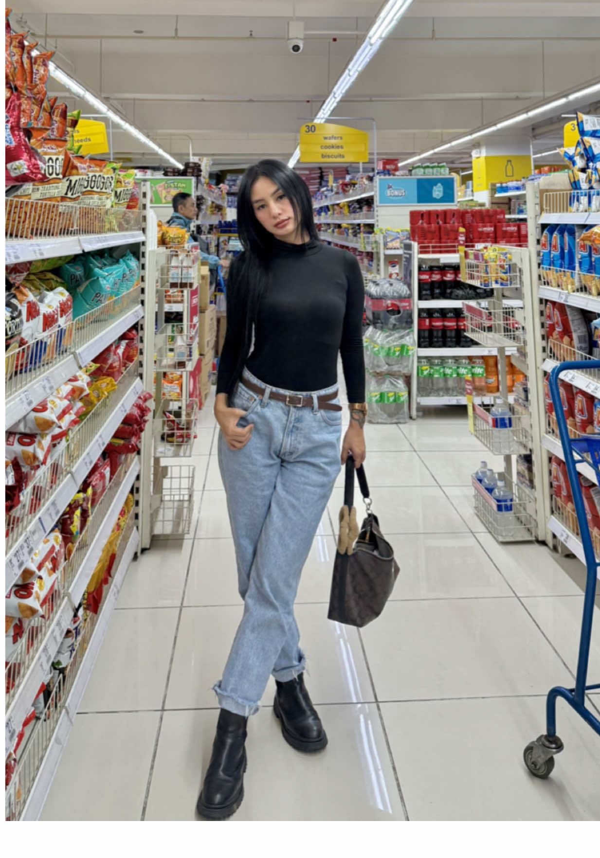 adulting means 🛒 >> - - - - - - - - - - - - - - - - - - - - - - - - -#OOTD #outfit #outfitideas #outfitinspo #outfitinspiration #outfitoftheday #bootseason #groceryshopping #photopose 