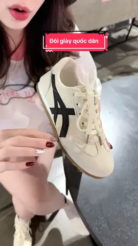 Đôi giày quốc dân. Ai cũng đi thích. Cơ bản là không bị mất form. #vyreview #muataitiktokshop🛍 #saleluongve #giaythethao #giaythethaonu 