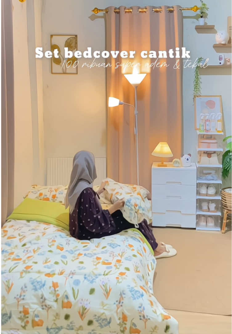 Lagi-lagi nyobain set bedcover lengkap super adem, tebal & lembut harga 100 ribuan🌿🪴✨ #setbedcover #roomdecor #bedcoverset #RoomTour #roomdecor 