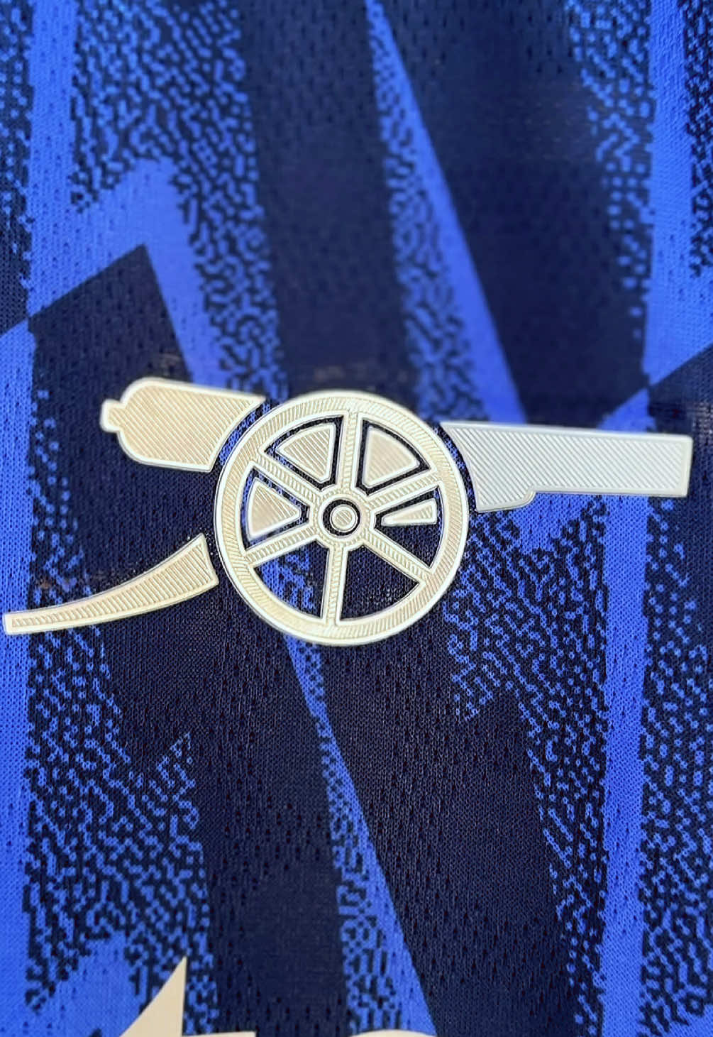 How to style your Arsenal away kit next season? Excited about Gyökeres? Purchase your shirt today. WhatsApp 0756237855 to order! #aesthetic #blue #lightning #styleinspo #jerseystore #uganda #kits #vintagefashion #arsenal #gyokeres #PremierLeague #fyppppppppppppppppppppppp #fyp #foryoupage 