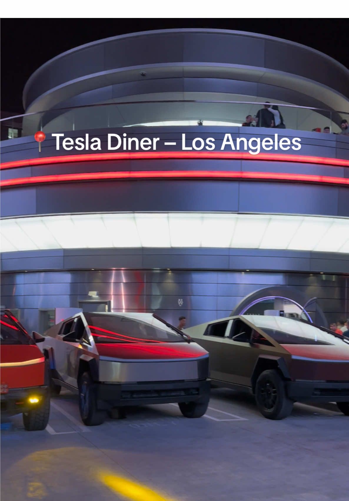 Tesla made a diner… and turned it into a whole vibe. #T#TeslaDinerC#cybertruck #ElonMusk #F#futurevibes #TeslaLifeL#LADinerF#FuturisticR#RobotWaiterE#ElectricLifestyleT#TeslaCharginglathing ##robotpopcorn 