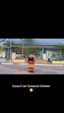 Video pembelajaran Dasar-dasar tari Sulawesi Selatan Versi Anida. Untuk anak2kuu semua di uptsmpn1kahu terkhusus anak2ku kelas 7 sebagai pemula d bidang seni tari. Jadi harus mengetahui dasar2 tari Sulawesi Selatan. Selamat mempelajari gerakanx nak🥰