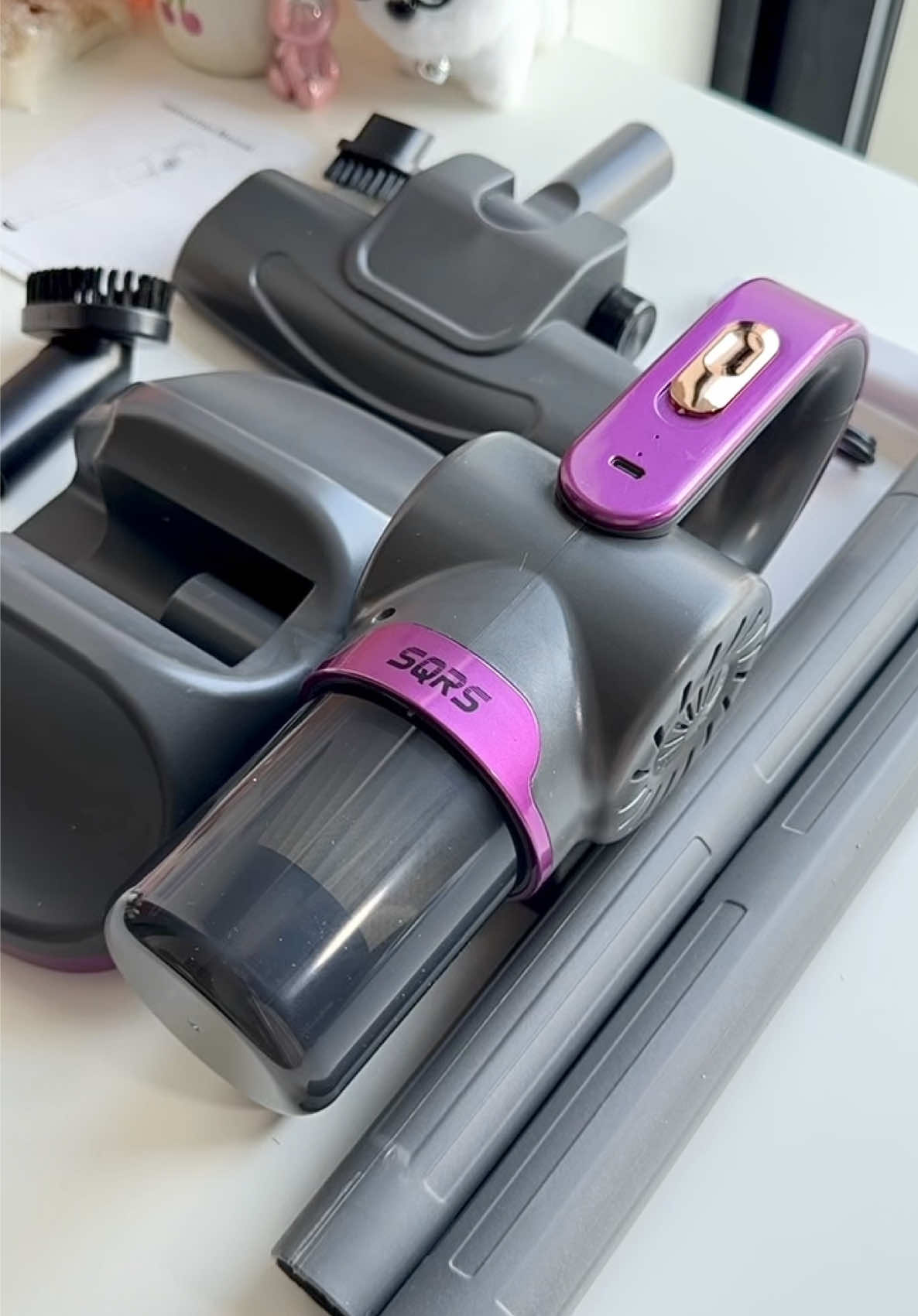 Vacuum cleaner terworth it versi aku, 5in1 vacuum udah ga pake kabel bisa untuk bersihin kasur, lantai, sofa dan sudut sudut yg sulit dijangkau. Batrainya super awet dan hisapannya kuat bangettt, harganya murah bgt sih menurutku untuk kualitas sebagus ini #vacuum #vacuumcleaner #vacuumcleanerportable #vacuumcleanermurah #vacuumcleanercordless #fyp #gajiansale #promoguncang88 