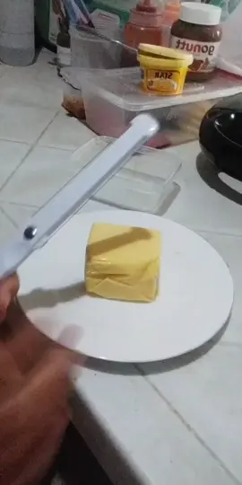 papadaliin ang cute pag slice ng cheese using this  product 😊😊 #creatorsearchinsights #SmallBusiness #cheeseslicer #cheese #burger 