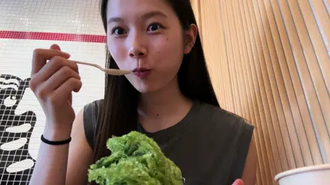 もうすぐ閉店しちゃうと聞いて、ずっと気になってたから行ってきた🌱羊羹と白玉とこしあんがのってて抹茶も濃くて美味しかった＾＾#とらや #かき氷 #東京 #おすすめ #05 
