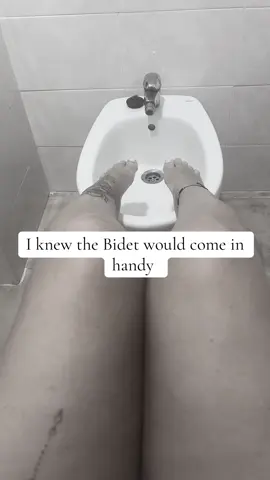 Ladies if you struggle with your bowel movements get those legs up off the ground 🫶#bowelmovement #endometriosis #chronicpain #fyppppppppppppppppppppppp #foryoupage❤️❤️ #colorectolendometriosis #warriors 