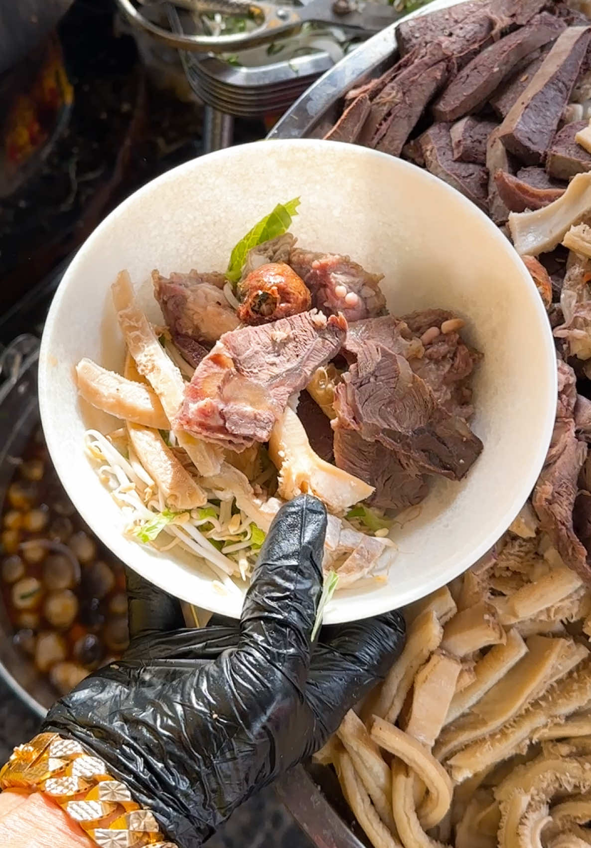 👁️‍🗨️🥣 Cháo mắt bò mix nạm lòng thập cẩm – món đang rần rần tại Cháo Bò 99, ăn một lần là nhớ cả đời! Nghe thì lạ mà ăn vào là mê quên lối về luôn đó: 👉 Mắt bò béo béo, bùi bùi, ninh mềm tan chảy, không hề ngấy 👉 Nạm bò mềm thơm, ngọt thịt tự nhiên, ăn hoài không ngán 👉 Lòng bò giòn sạch, được xử lý kỹ, gắp miếng nào là ghiền miếng đó Cháo nấu đậm vị, nóng hổi nghi ngút khói, ấm bụng – thơm mùi gạo rang, kết hợp cùng topping thập cẩm chất lừ – đúng là combo “chữa lành” cho chiếc bụng đói giữa ngày. 🫶 Ai chưa thử mắt bò là thiếu sót lớn luôn á. Ăn vô một cái là thấy vừa ngon vừa lạ, mà chất khỏi bàn! 📣 Rủ ngay team “gu ăn độc lạ”, team “khám phá món chất” của bạn, kéo nhau đến Cháo Bò 99 thử món này cho biết mùi “best seller” là như nào nghen! #Chaobo99 #LearnOnTikTok #xuhuongtiktok #ancungtiktok #riviewanngon #streetfood #viral 